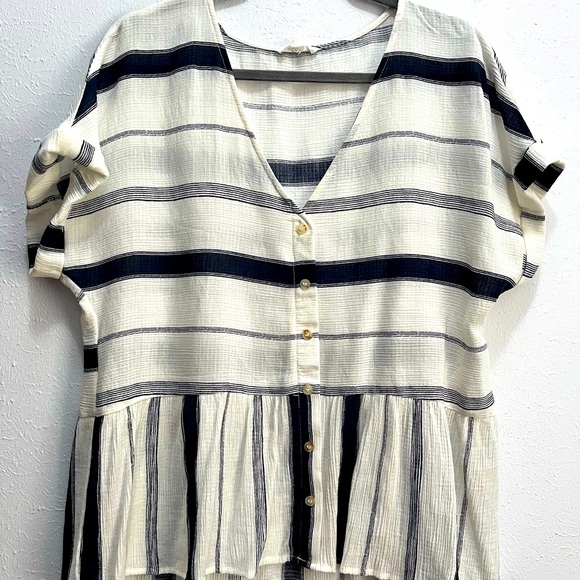 Blu Pepper White Blue Striped top - Picture 1 of 4